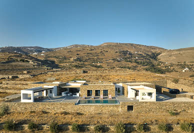 Villa avec piscine et terrasse 2