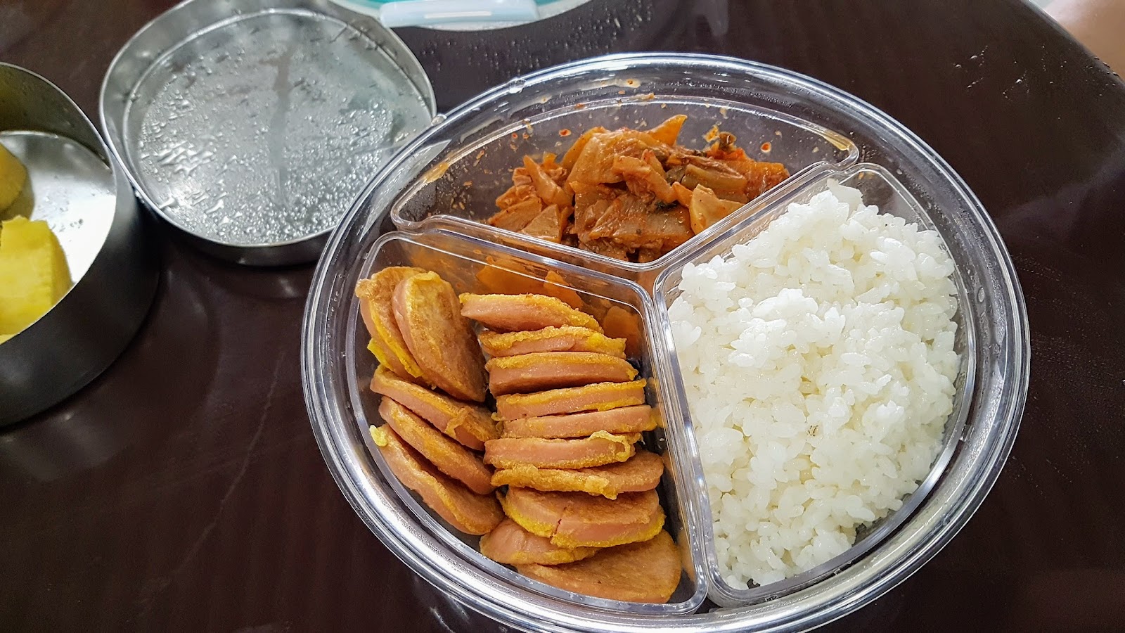 언니가 새벽부터 싼 도시락