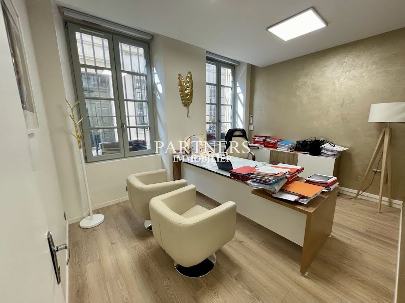 Location  locaux professionnels 2 pièces 47 m² à Aix-en-Provence (13090), 1 400 €