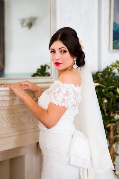 Fotografo di matrimoni Yuliya Shalyapina (yulia-smile). Foto del 31 gennaio 2015