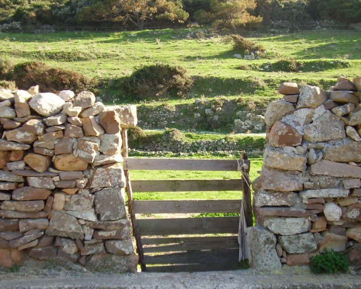 Il cancello sul verde di danielaserra