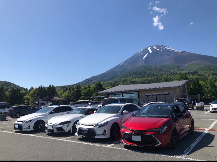 マークXのCARTUNEイベント会場・裾野市の水ヶ塚駐車場・富士山🗻をバックに記念撮影・新型スープラとのコラボ撮影に関するカスタム事例の投稿画像1枚目