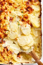 Garlic Parmesan Scalloped Potatoes was pinched from <a href="http://cafedelites.com/2016/12/22/garlic-parmesan-scalloped-potatoes/" target="_blank">cafedelites.com.</a>