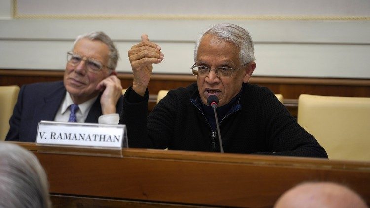 El profesor Ramanathan en una reunión organizada por la Academia Pontificia de Ciencias.