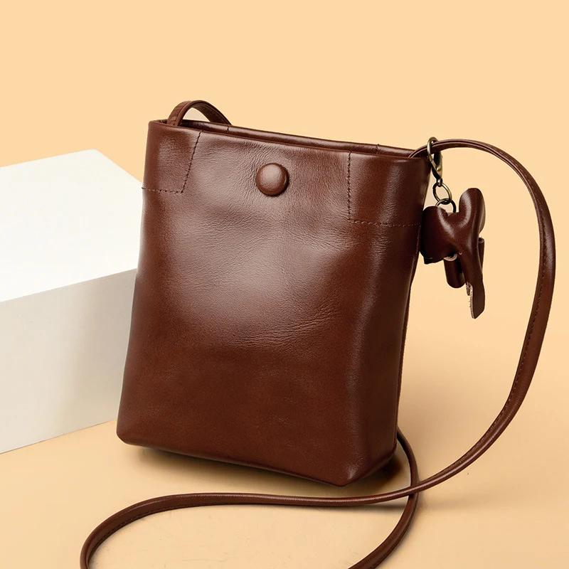 Mini Bolsa Casual Nova Feminina em Couro Genuíno, Perfeita para o Dia a Dia e Combina com Tudo, Design Moderno e Versátil para Todas as Ocasiões.