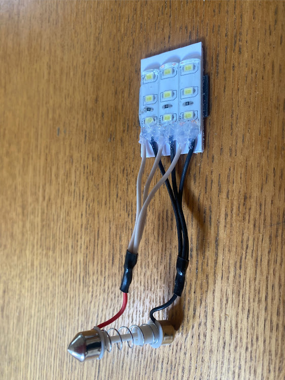 ハイエースバンの低そうで低くない少し低い車・ken1works.・洒落屯車・DIY・LEDイルミネーションに関するカスタム事例の投稿画像3枚目