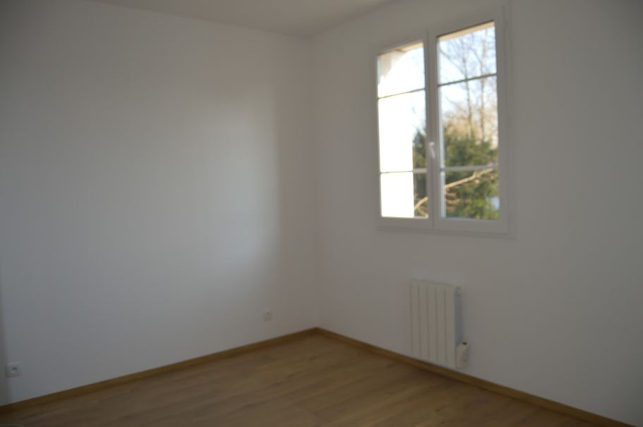 Location  appartement 2 pièces 33.88 m² à Luzarches (95270), 710 €