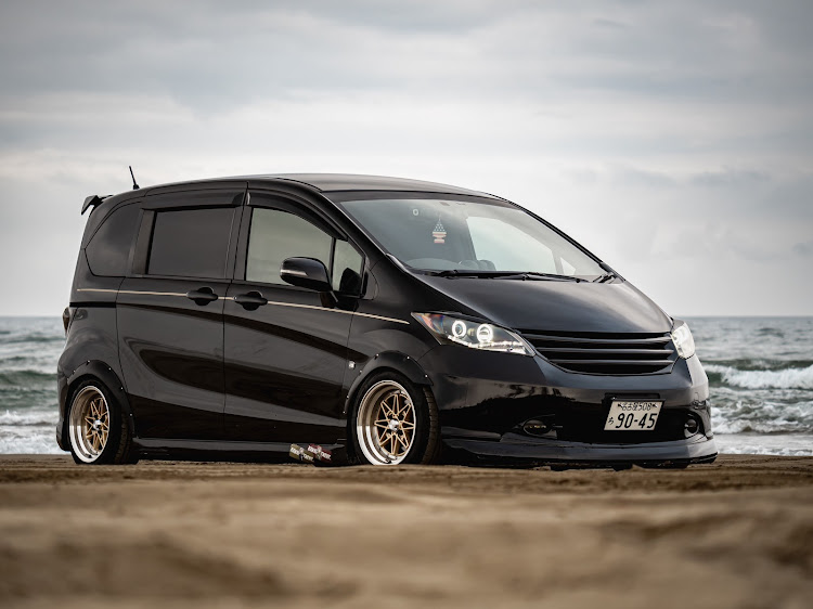 フリードの海と愛車・夏休み・ドライブに関するカスタム事例の投稿画像1枚目