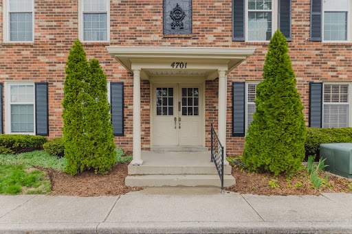 Prestige property for sale in Louisville (United States) - Brick building entrance with two fir trees