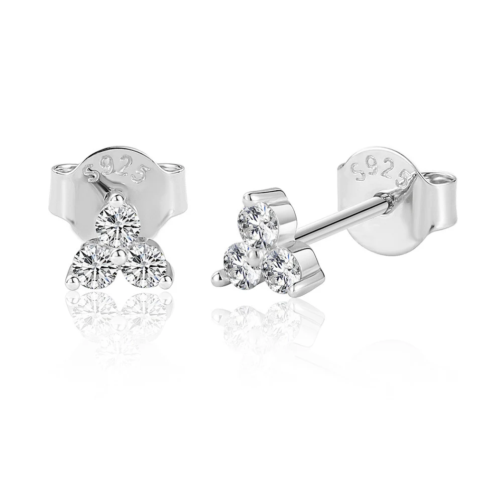 D Color 5 Karat Moissanit Klassische Dreifach-Diamant Ohrstecker für zeitlosen Glanz und funkelnden Auftritt.