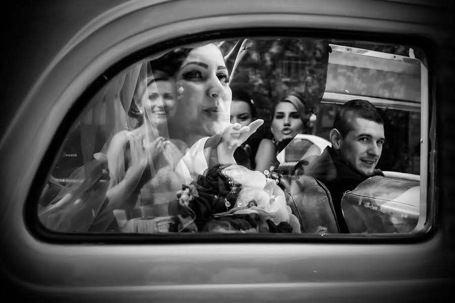 Fotógrafo de bodas Marius Dragan (dragan). Foto del 8 de abril 2015