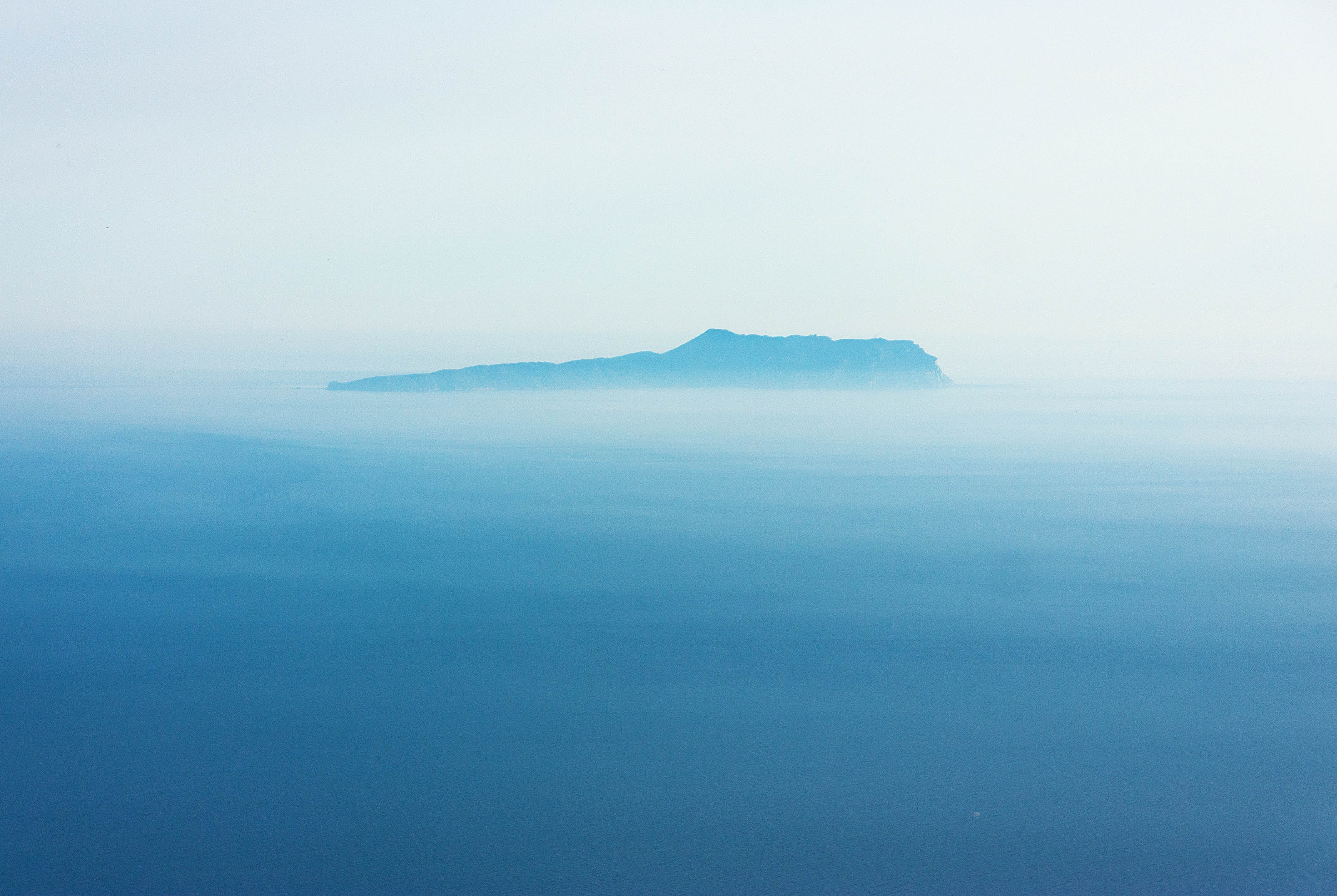 Dal punto di vista dell’orizzonte, siamo noi a essere troppo lontani di Alessandro Mangione