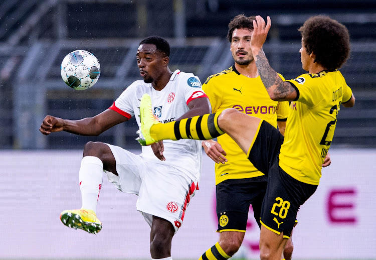 Borussia Dortmund's Axel Witsel in action with Mainz's Jean-Philippe Mateta