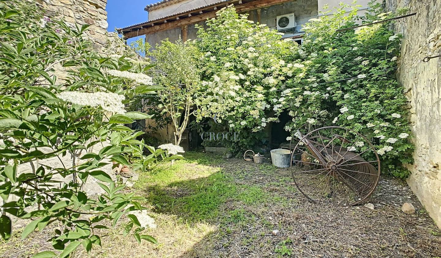 House with garden Saint-Hippolyte-de-Montaigu