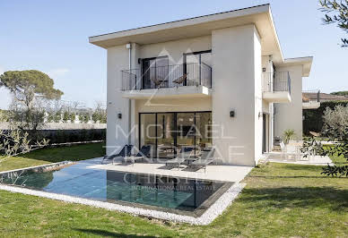 Villa with pool and garden 1