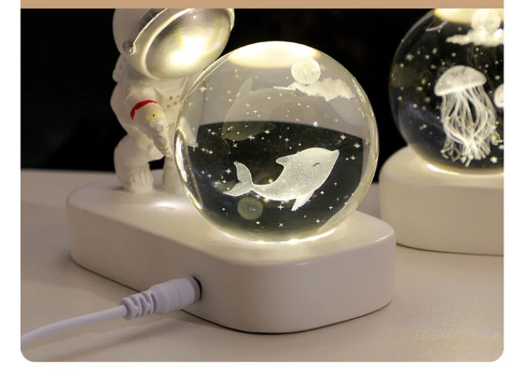 Title 7, Glowende Planet Galaxy Astronaut Kristallen Bol...