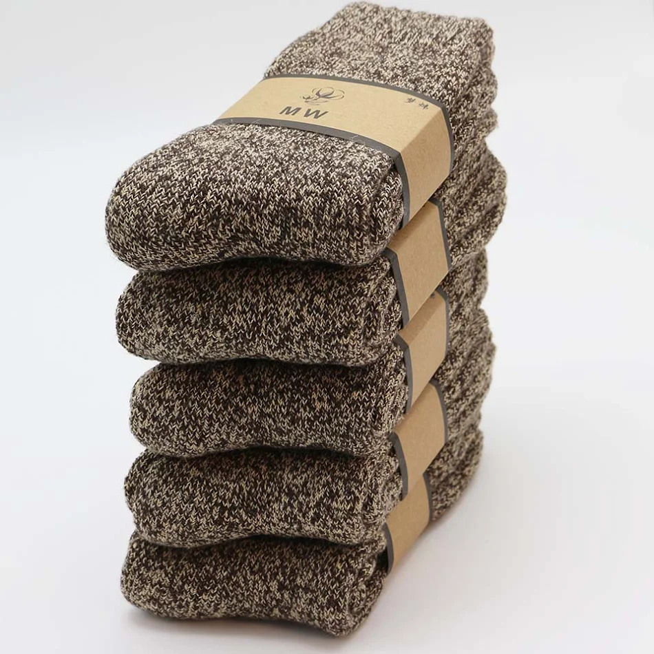 Calcetines de hombre lisos de felpa gruesa y cálida, perfectos para mantener tus pies abrigados y cómodos durante el invierno.