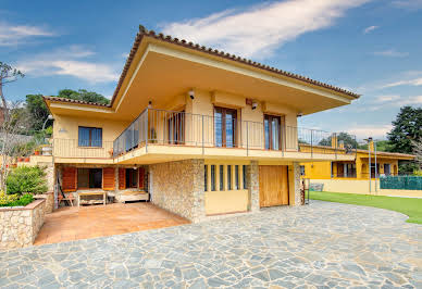 Maison avec jardin et terrasse 1