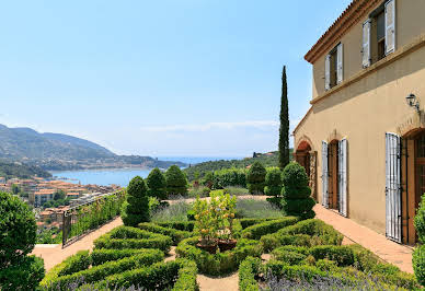 Villa with garden and terrace 3