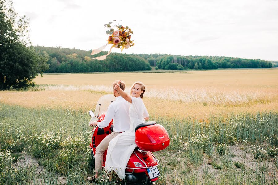 Fotograful de nuntă Melodi Roohi (melodifoto). Fotografia din 30 martie 2019