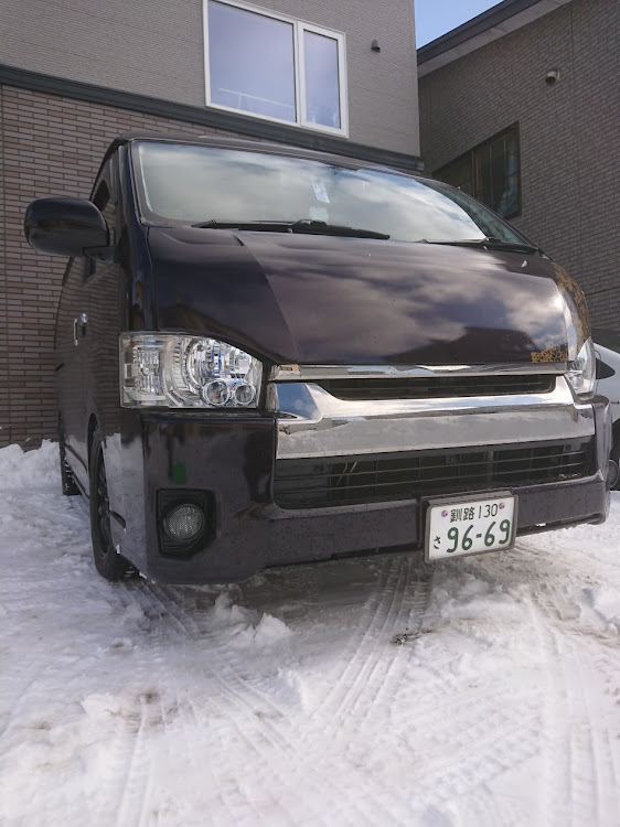 ハイエースバンのもう雪❄️要らない(´□`; 三 ;´□`)・歯抜けでマヌケ面(´Д`|||)・フロント三割スポイラーΣ(ﾟДﾟ υ)・宿題が増えた。。(〃_ _)σ∥・カッコ悪ぅ〰️ヽ(;ﾟ;Д;ﾟ;; )ｷﾞｬｧｧｧに関するカスタム事例の投稿画像9枚目
