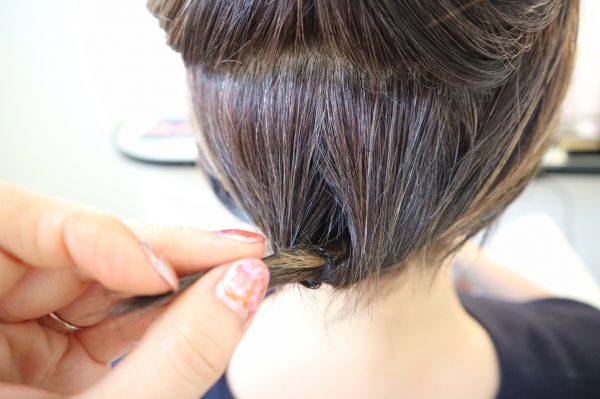 伸ばしかけボブでもok 襟足すっきり お団子ヘアアレンジ Trill トリル