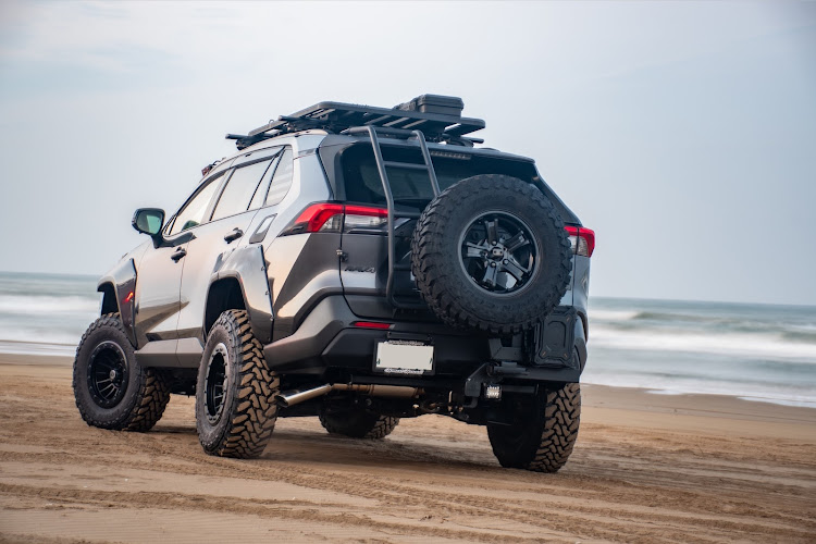 RAV4の2023ベストショット10月に関するカスタム事例の投稿画像1枚目