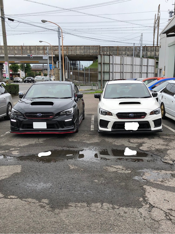 WRX STIのオフ会・プチカスタム・何がついたでしょう？に関するカスタム事例の投稿画像5枚目