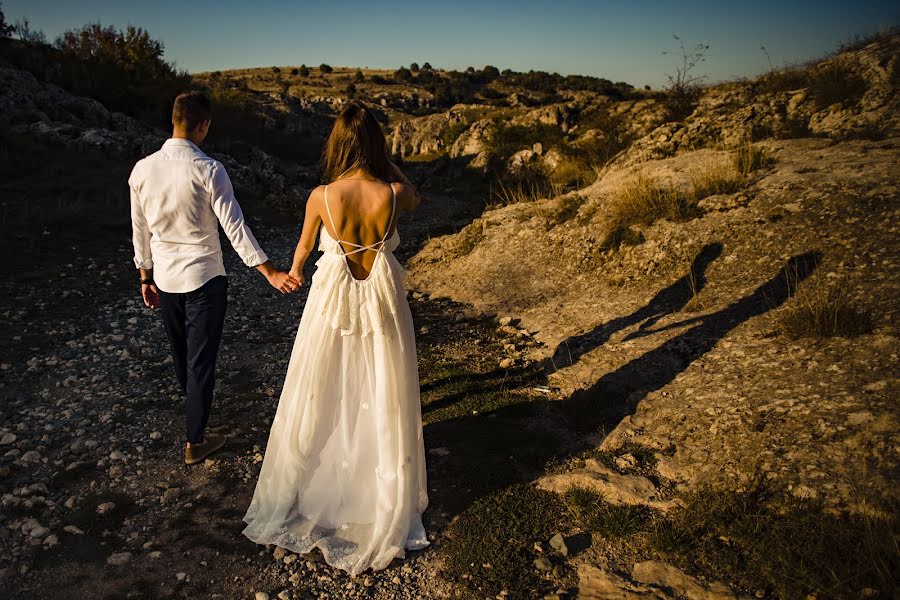 Wedding photographer Victor Leontescu (victorleontescu). Photo of 3 November 2019