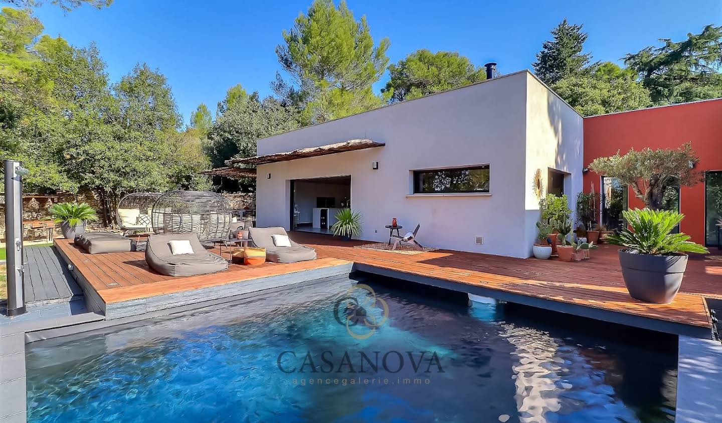 House with pool and terrace Nimes