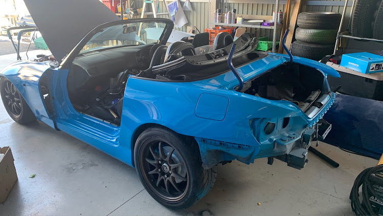 S2000のリビエラブルー・青空塗装・んほぉぉぉぉぉぉぉ・ボンネットの色・迷える子羊に関するカスタム事例の投稿画像1枚目