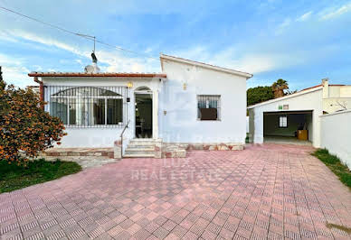 Villa with garden and terrace 4