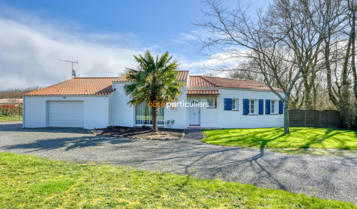 House with terrace Landeronde