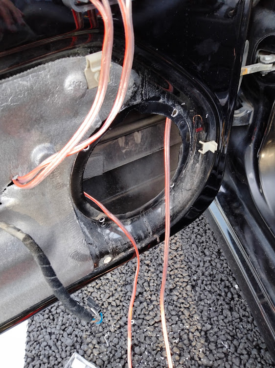 ルポ GTIのKICKER・ROCKALPHA・フロントスピーカー交換に関するカスタム事例の投稿画像5枚目