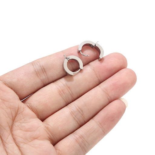 Title 3, Stylish Stainless Steel Ear Clips Achieve a sop...