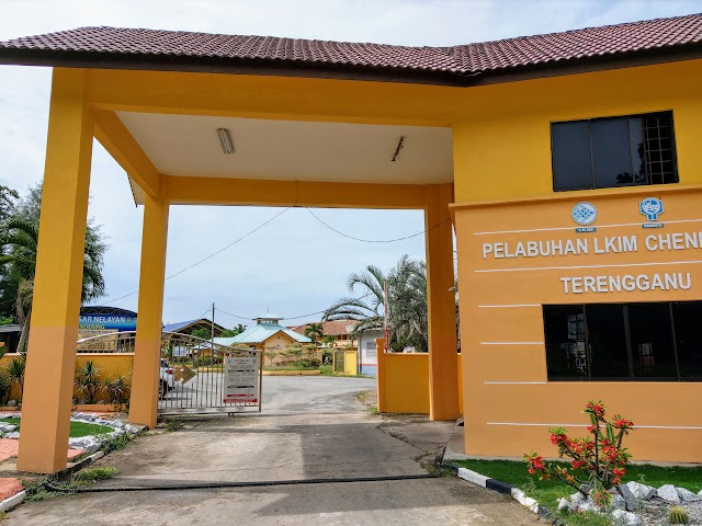 Bukit Chendering hiking trailhead entrance