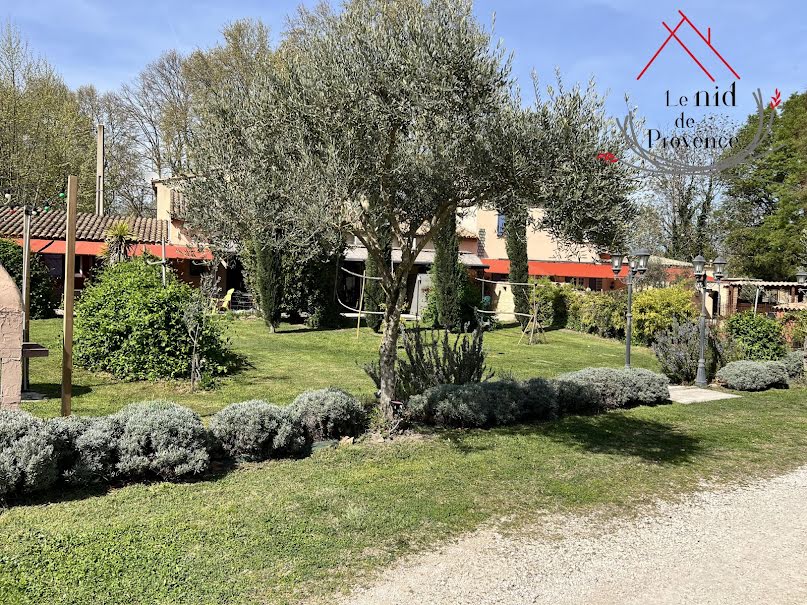 Vente propriété 14 pièces 320.5 m² à L'Isle-sur-la-Sorgue (84800), 1 100 000 €