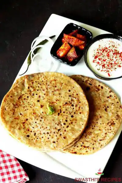 Paneer Methi Pyaz Parantha