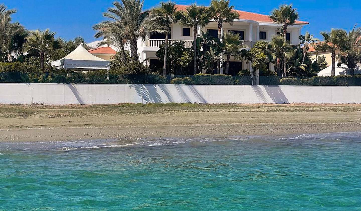 House with pool and garden Larnaca