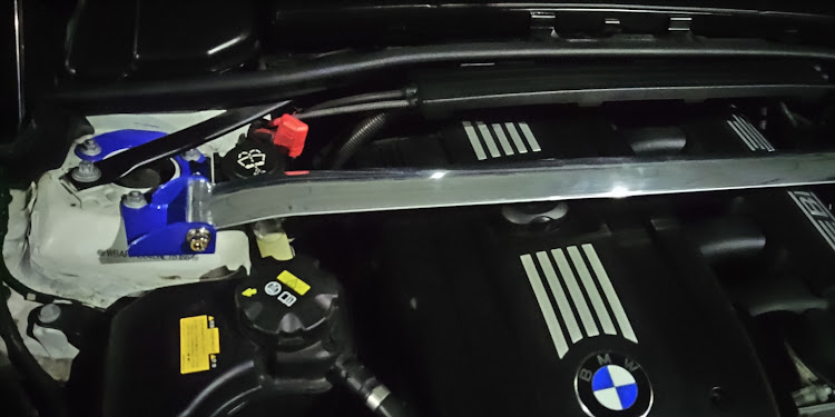 注目 BMW Series E90 フロアサポート メンバーサポート<br>BMW LowerReinforcement