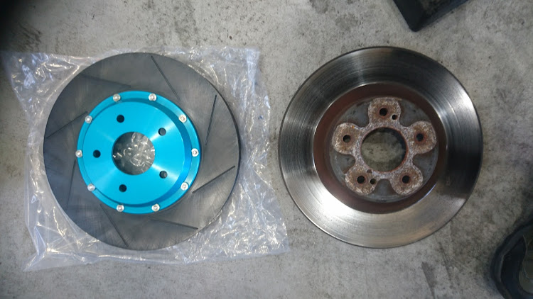 スカちんさんが投稿した86 zn6・33GTR・ブーストコントローラー・ブレーキローターに関するカスタム事例の投稿画像1枚目