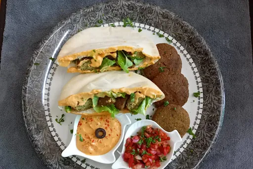 Humus Falafel Pita