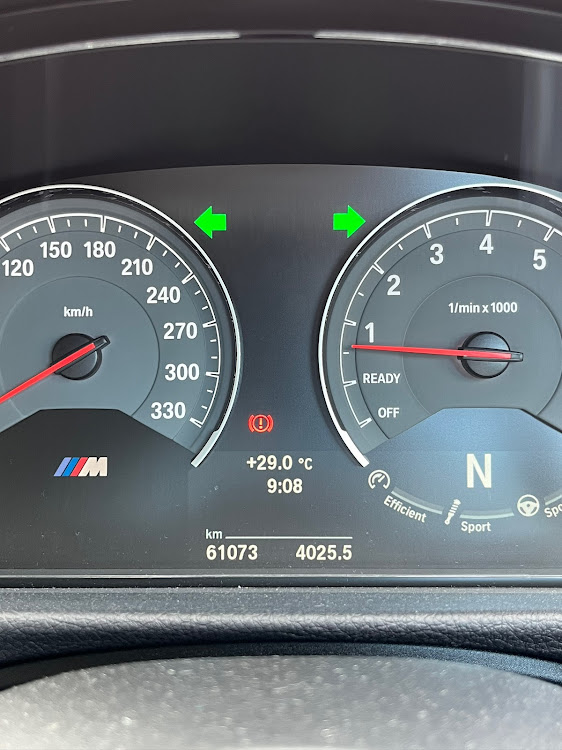 M4 クーペのBMW M4・エンジンオイル交換に関するカスタム事例の投稿画像2枚目