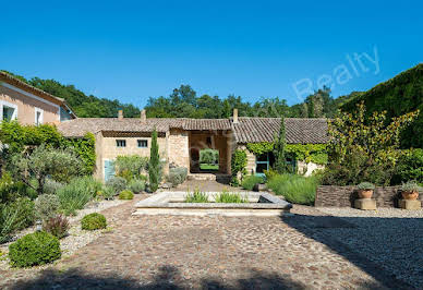 Propriété avec piscine et jardin 4