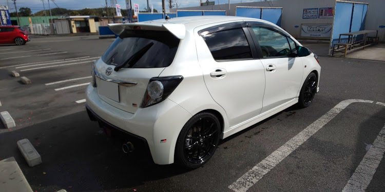 ヴィッツの洗車場にて・ヴィッツGR・C-HRコラボに関するカスタム事例の投稿画像2枚目