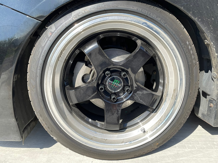 プリウスのブレーキローター交換・ロングハブボルト交換・ホイールナット交換に関するカスタム事例の投稿画像6枚目