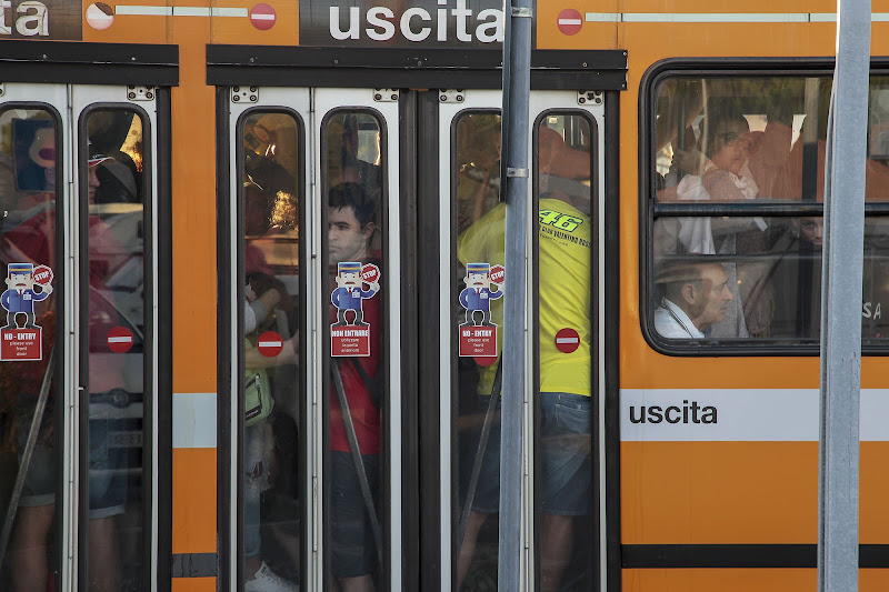 Stretti i...ma in viaggio.... di stefanogaleotti