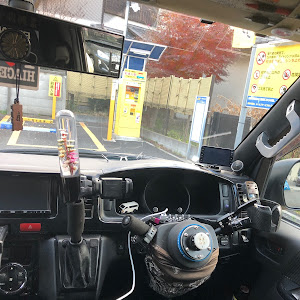 ハイエースバン TRH200V