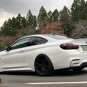 M4 クーペ F82