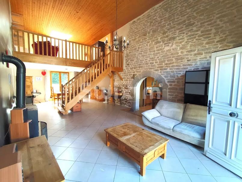 Vente maison 7 pièces 196.09 m² à Lons-le-Saunier (39000), 259 000 €